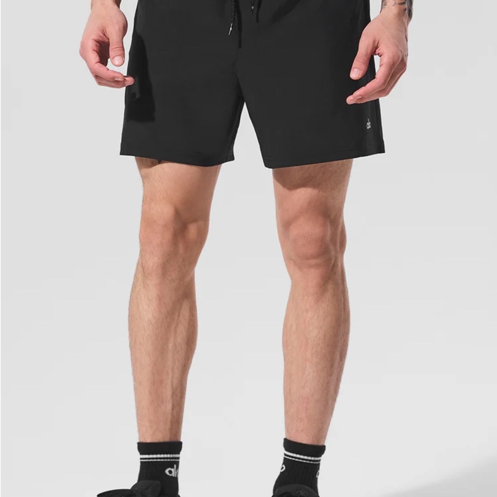 NEW WITH TAGS: ALO Yoga Black Circuit Shorts 7” SIZE MEN’S LARGE